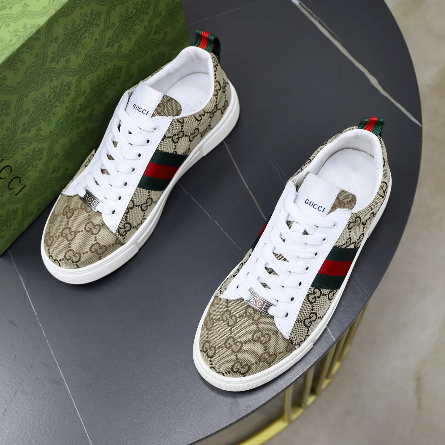Ex-factory price: 440💰🙅‍♂️🙅‍♂️🙅‍♂️ Brand: GUCCI Standard code: 38-44 (45 customized) Grade: Same as the official website Material: Original material splicing Comfortable and breathable lining Lightweight and wear-resistant sports outsole Style category: Men's fashionable casual shoes Running sneakers Distinguished luxury brand elements Top luxury Color: actual picture color